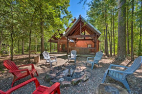 Cabin with Hot Tub and Games, 4 Mi to Beavers Bend!